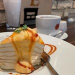 タヴェルナハンバーグ - セットのミルクレープとコーヒー