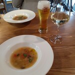 ソニョーポリ - スープ、一番搾りプレミアム、グラスワイン(白)