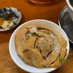 麺屋 湯や軒 - ランチタイムサービスの小ライスにチャーシューを乗っける