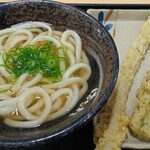 はなまるうどん - 料理写真:かけうどん(小)・ちくわ磯辺揚げ・ごぼう天