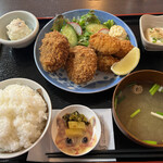 猫丸食堂 - ★猫丸メンチカツ（ニケ）と牡蠣フライ（三ケ）定食