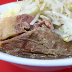 ラーメン二郎 - 豚の厚み