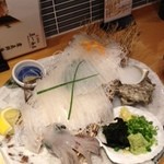 四ツ谷 魚一商店 - まだ足が動いているイカ