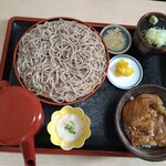 とまり木 - 豚丼セットの麺大盛り、1100円