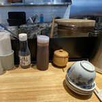 とんかつ七井戸 - お櫃からご飯よそってくれます