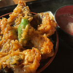 Aihamatei - ウツボ天丼   硬いのかと思ったら客でフワフワというかブヨンブヨン。タレが濃いので美味しく頂きました♪付属のつみれ汁が絶品！