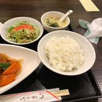 四川料理 胡一刀四代目 - ライスとスープとサラダ