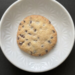 ステラおばさんのクッキー - チョコチップ。16g。直径7cm。薄くてカリッと食感。