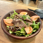 大衆和牛酒場 コンロ家 - 極旨ねぎ塩和牛しゃぶサラダ