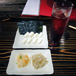 お通し・カシスソーダ・海苔チーズ