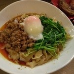 餃子酒場 - 汁無しタンタン刀削麺\840
