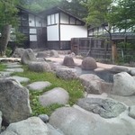 ひらゆの森 - 露天風呂がいくつもあります。