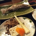 ひらゆの森 - 塩焼きは後から出てきます。