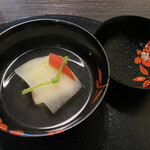 日本料理 まめぞう - お出汁が美味しい桜エビいり真薯、彩も良い