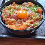 レストランルピナス - ユッケ丼