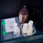 とんかつ七井戸 - 待合のお茶