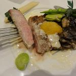 豚肩ロースソテー、ブルーチーズと西洋わさびソース
