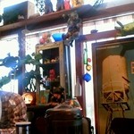 ラーメン由 - 無国籍な店内