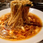 中華厨房 一歩 - 赤酢の酸辣湯麺