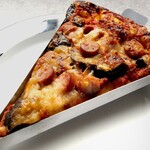 ブーランジェリー スドウ - オリーブオイルとソテーした茄子とソーセージのピザ