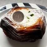 ブーランジェリー スドウ - ココナッツと生チョコとフランボワーズのデニッシュ