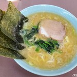 横浜らーめん 本牧家 - ラーメン並固め多め