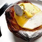 ブーランジェリー スドウ - パイナップルとゴールデンキウイのデニッシュ