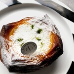 ブーランジェリー スドウ - ココナッツと生チョコとフランボワーズのデニッシュ