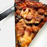 ブーランジェリー スドウ - オリーブオイルとソテーした茄子とソーセージのピザ