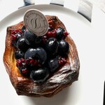 ブーランジェリー スドウ - 摘み立てブルーベリーのデニッシュ