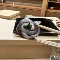 日本橋蛎殻町 すぎた - シメサバ大葉ガリの海苔巻き