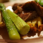 ビストロ ポワル  - 旬野菜のアスパラと大王茸