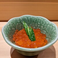 鮨しいな - いくら小丼
