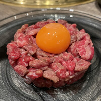 焼肉とみ 横浜関内店 - 炙りユッケ
