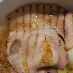 麺処 図鑑 - 黒豚ロースの燻製焼豚