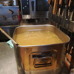 麺処 図鑑 - 目の前に置いてあるスープのもと