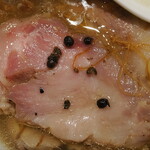 麺処 図鑑 - 黒豚のスパイスチャーシュー