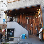 麺処 図鑑 - 店舗階段側