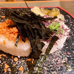 焼肉 加茂川 - おにぎり(2ケ450円)    鮭ほぐしとゆかりのおにぎり
      ※逆から撮ってます(笑)