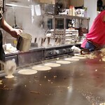 電光石火 東京駅店 - 見ているだけでも飽きません