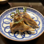 よし町 - コラーゲンたくさん入ってそうな質感でうめえええ！
      皮目はパリパリ、中しっとり！！火入れ本当上手ねー！