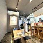 豚骨醤油らーめん さか井 - 店内