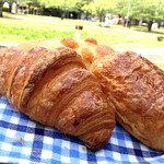 ラ・ディッシュ - クロワッサン（左）、パン・オ・ショコラ（右）(2013年6月)