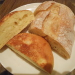RACINES Boulangerie & Bistro - 「自家製パン」です