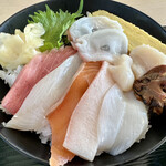 市場食堂 ふじ膳 - 朝の海鮮丼700円