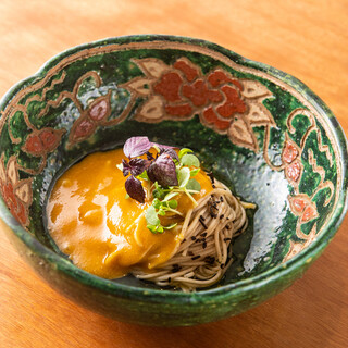 A standard course dish: lotus root somen noodles with raw dried mullet roe