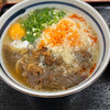 やま信うどん - 肉うどん＋天かす＋生卵 ¥640