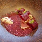 ル・ミュゼ - メジロ鮪
      山葵とビーツのソース添え