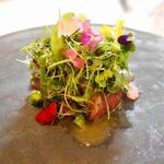 ル・ミュゼ - 尾崎牛のステーキ
      焼きナスピュレ野草ハーブのお花添え