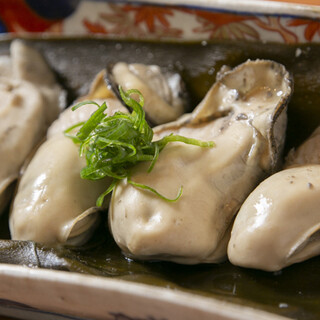 我們提供北海道直運的牡蛎等令美食家著迷的海鮮。